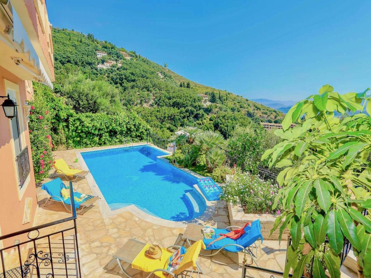 Eleni With Private Pool By Dadovillas וילה
